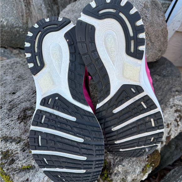 Brooks Revel women’s Pink & Black athletic shoes size 9💗 - Picture 3 of 8